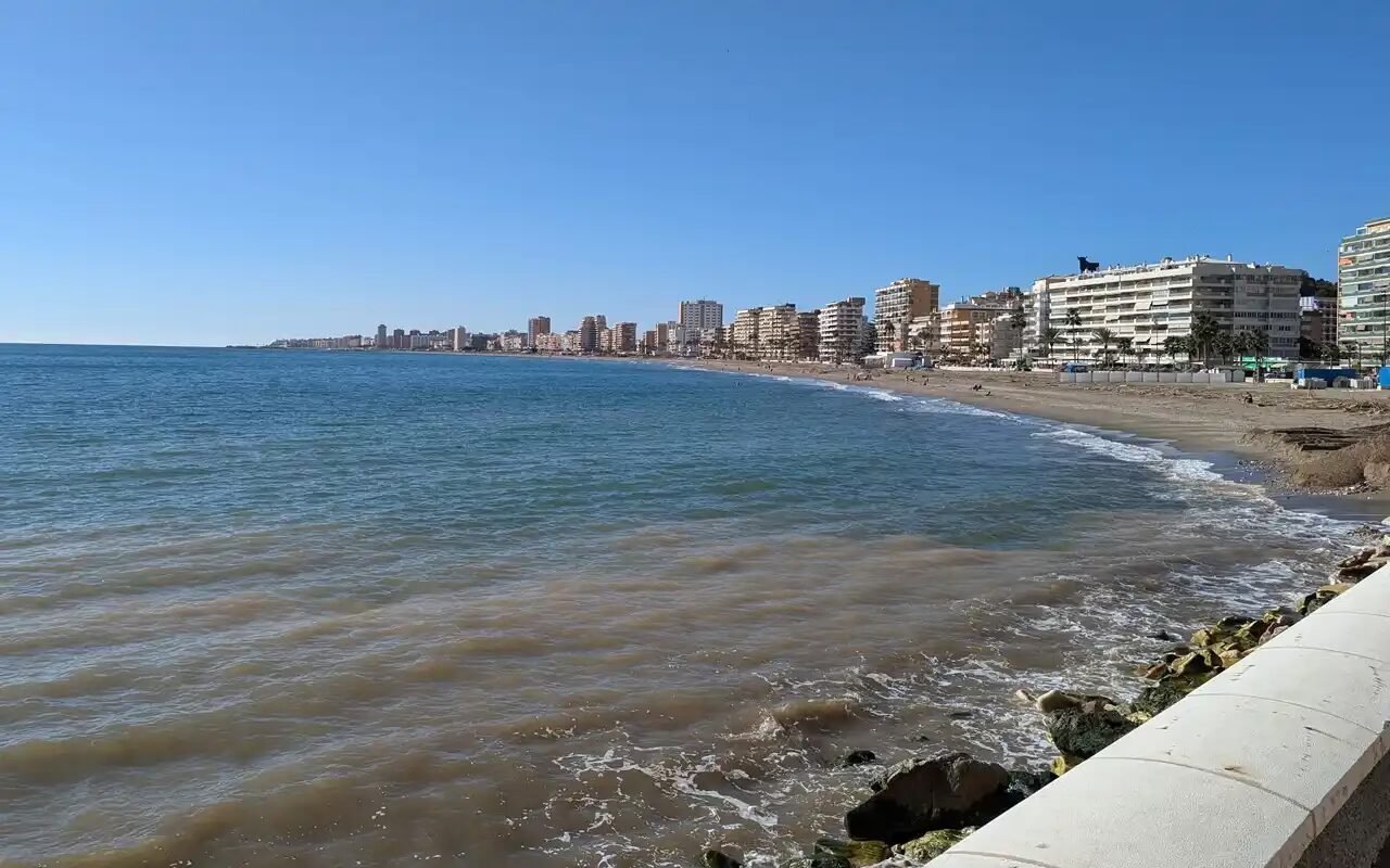 Torreblanca beach in Fuengirola from oposite site.