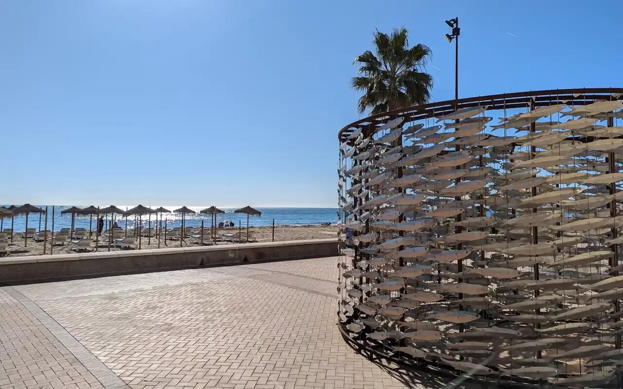 Monument of the fish in Fuengirola - Entre Peces